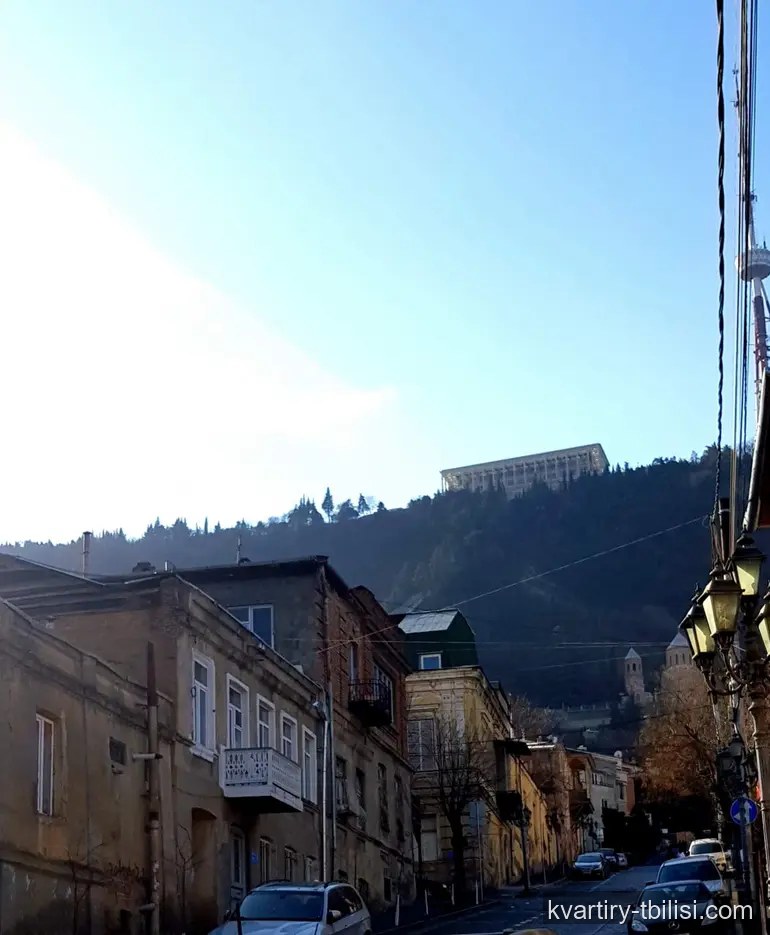 Двухкомнатная квартира на Мтацминде — 600 USD/мес | Tbilisi Homes