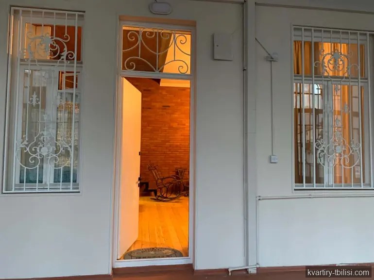 2-bedroom Apartment for rent in Mtatsminda, Tbilisi, 85 sqm, floor 3/3 — 1 200 USD/month | Tbilisi Homes