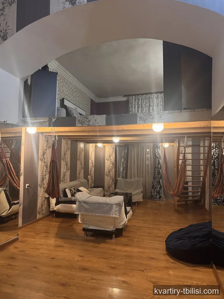 Двухкомнатная квартира на Мтацминде — 550 USD/мес | Tbilisi Homes