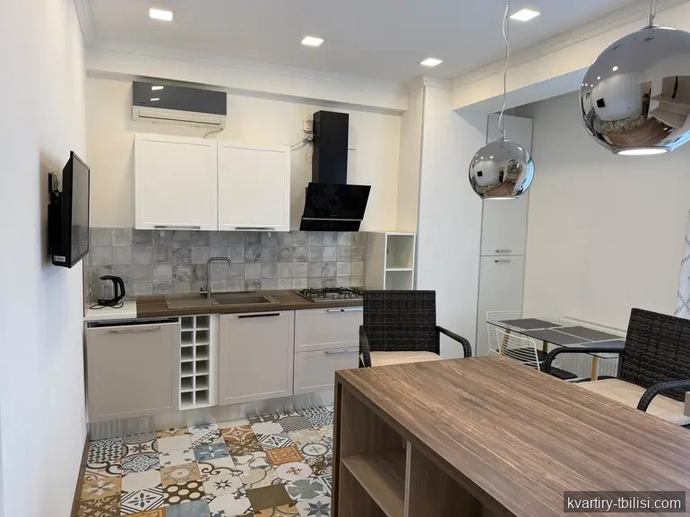 Трёхкомнатная квартира на Мтацминде — 1 100 USD/мес | Tbilisi Homes
