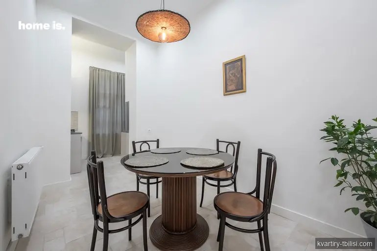 Трёхкомнатная квартира на Мтацминде — 1 600 USD/мес | Tbilisi Homes