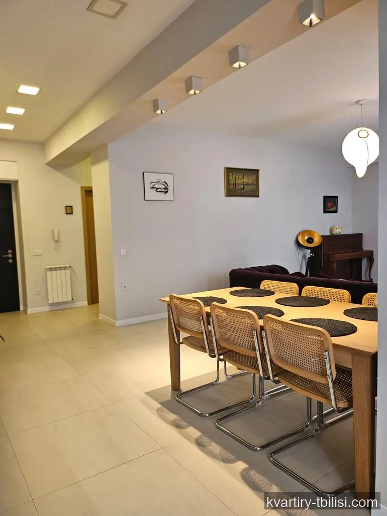 Трёхкомнатная квартира на Мтацминде — 1 800 USD/мес | Tbilisi Homes