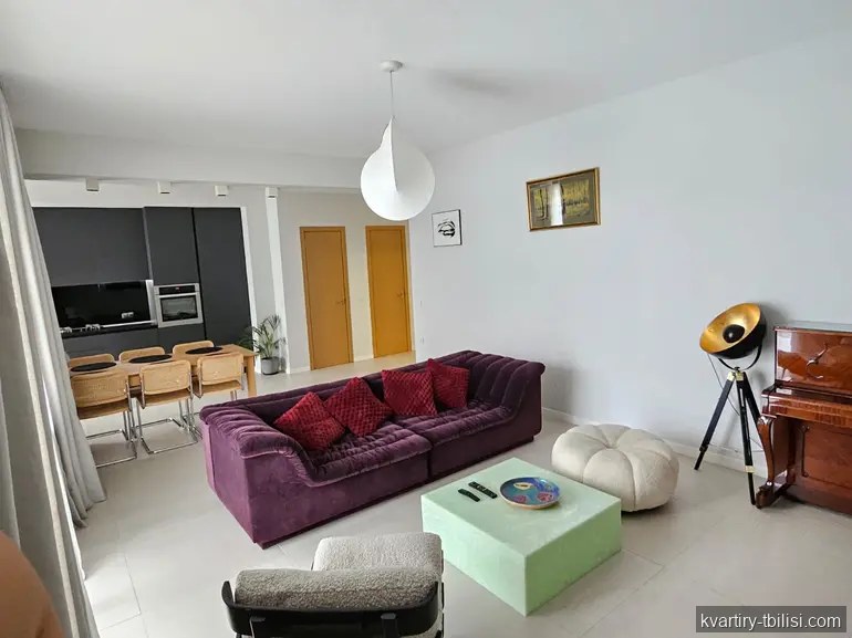 Трёхкомнатная квартира на Мтацминде — 1 800 USD/мес | Tbilisi Homes