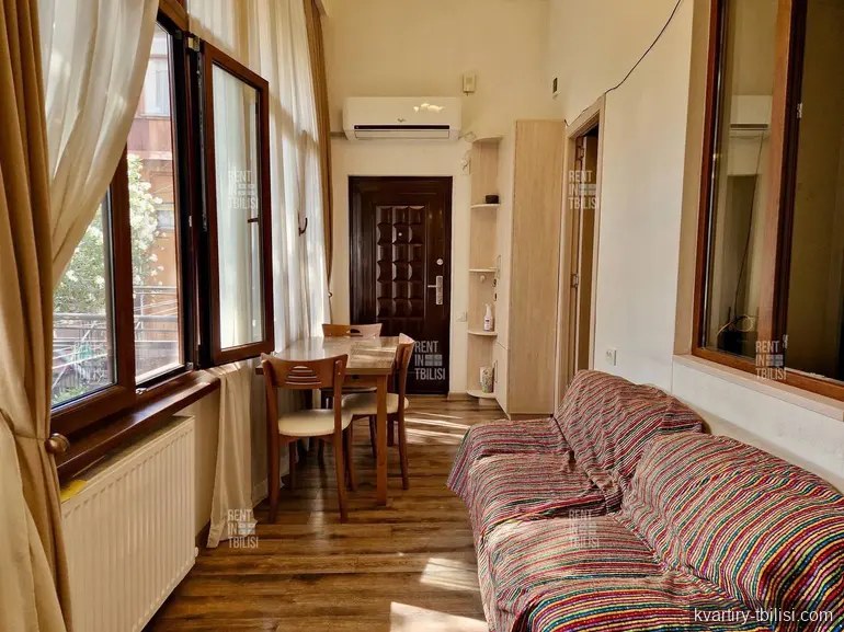 Трёхкомнатная квартира на Мтацминде — 550 USD/мес | Tbilisi Homes