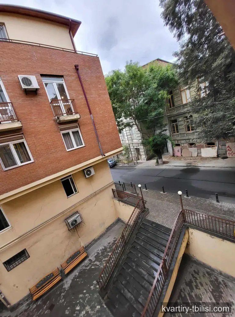 3-bedroom Apartment for rent in Mtatsminda, Tbilisi, 95 sqm, floor 3/5 — 900 USD/month | Tbilisi Homes
