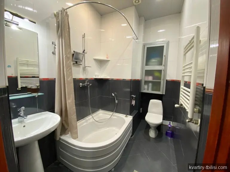 Четырёхкомнатная квартира на Мтацминде — 1 100 USD/мес | Tbilisi Homes