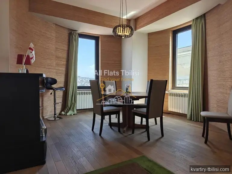 Четырёхкомнатная квартира на Мтацминде — 2 200 USD/мес | Tbilisi Homes