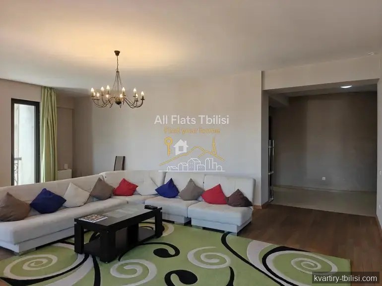 Четырёхкомнатная квартира на Мтацминде — 2 200 USD/мес | Tbilisi Homes