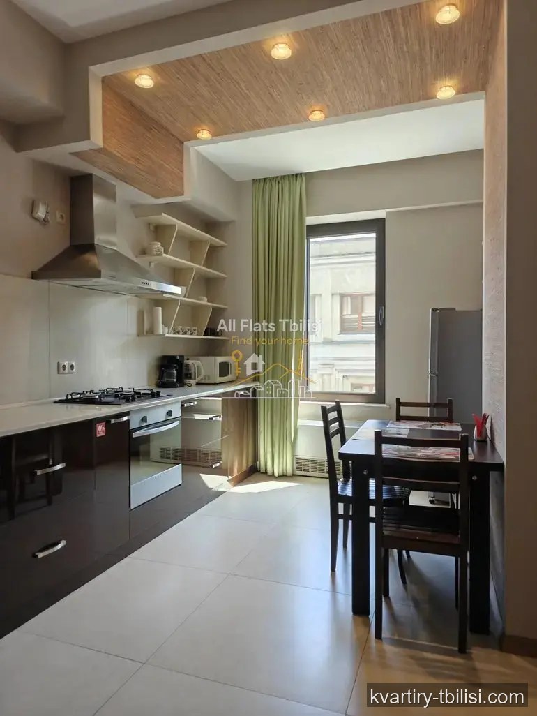 Четырёхкомнатная квартира на Мтацминде — 2 200 USD/мес | Tbilisi Homes