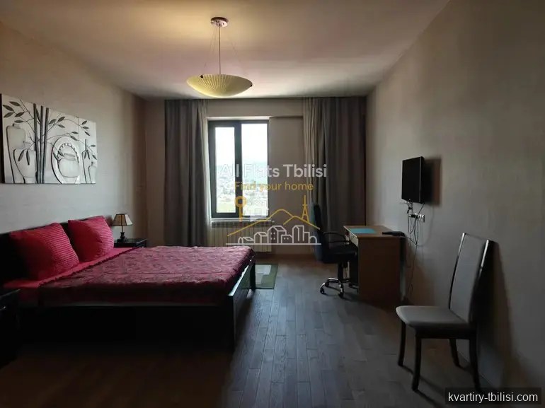 Четырёхкомнатная квартира на Мтацминде — 2 200 USD/мес | Tbilisi Homes