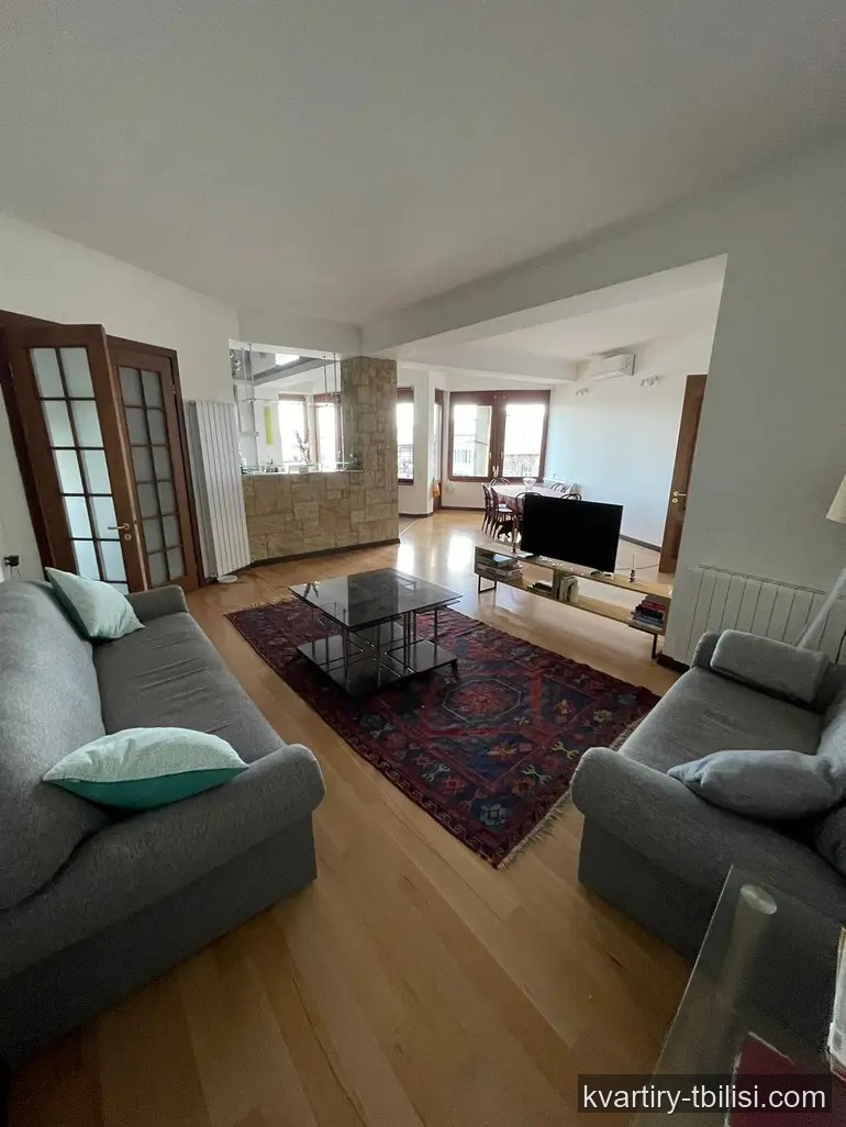 Четырёхкомнатная квартира на Мтацминде — 1 100 USD/мес | Tbilisi Homes