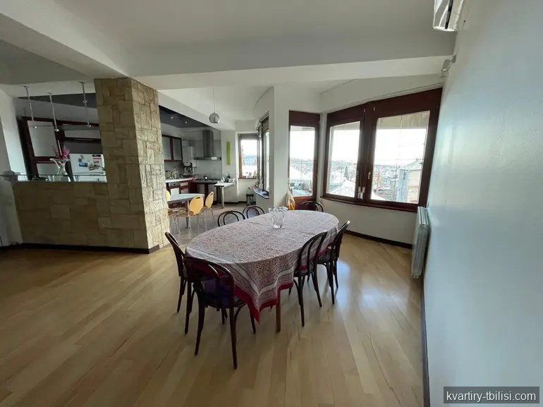 Четырёхкомнатная квартира на Мтацминде — 1 100 USD/мес | Tbilisi Homes