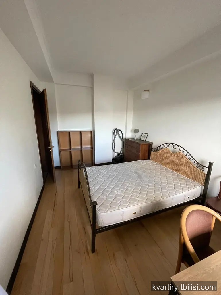 Четырёхкомнатная квартира на Мтацминде — 1 100 USD/мес | Tbilisi Homes