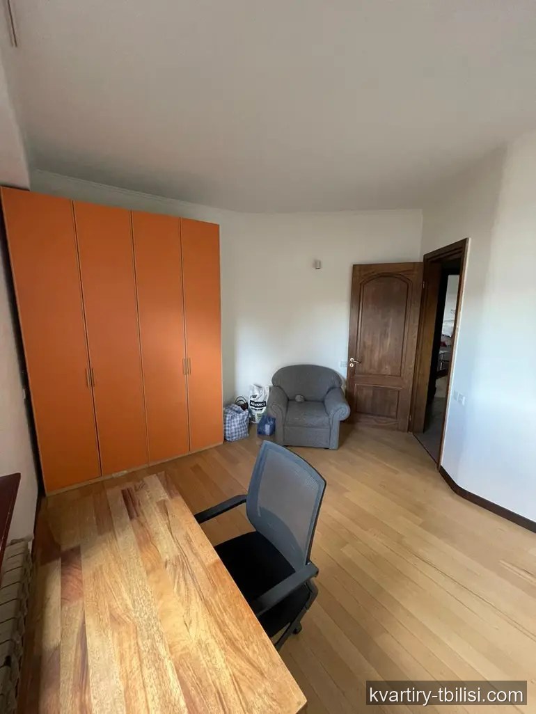 Четырёхкомнатная квартира на Мтацминде — 1 100 USD/мес | Tbilisi Homes