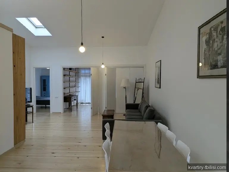 Четырёхкомнатная квартира на Мтацминде — 1 800 USD/мес | Tbilisi Homes