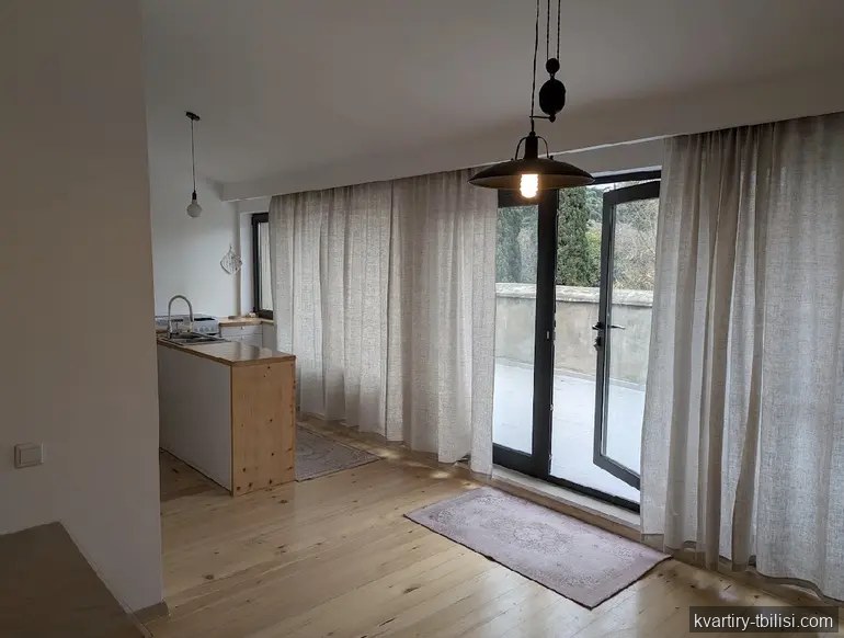 Четырёхкомнатная квартира на Мтацминде — 1 800 USD/мес | Tbilisi Homes