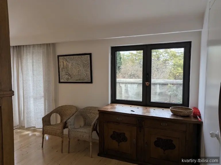Четырёхкомнатная квартира на Мтацминде — 1 800 USD/мес | Tbilisi Homes