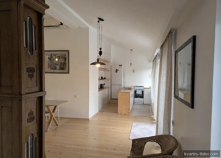 Четырёхкомнатная квартира на Мтацминде — 1 800 USD/мес | Tbilisi Homes