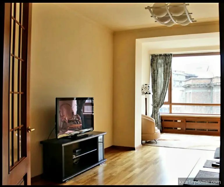 Четырёхкомнатная квартира на Мтацминде — 1 300 USD/мес | Tbilisi Homes