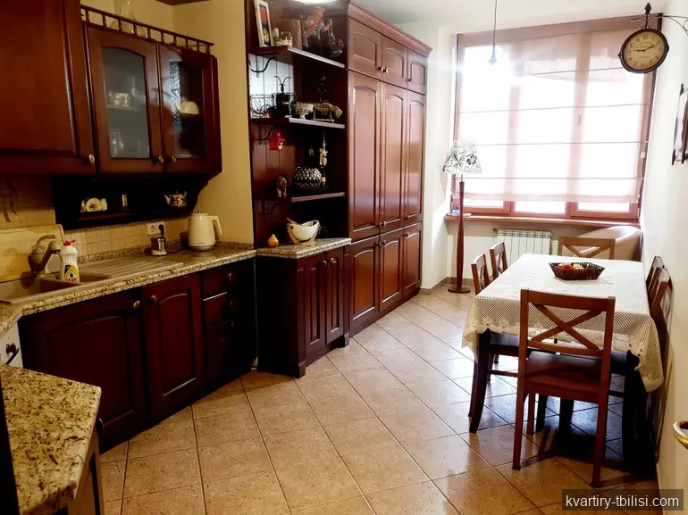 Четырёхкомнатная квартира на Мтацминде — 1 300 USD/мес | Tbilisi Homes