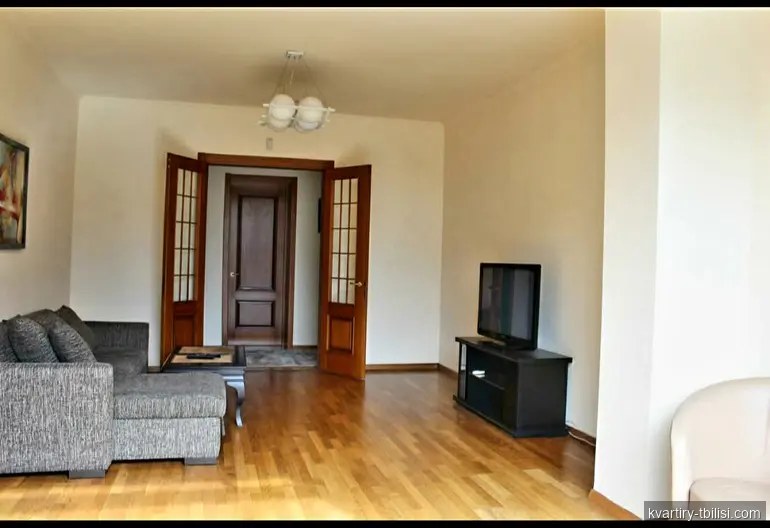 Четырёхкомнатная квартира на Мтацминде — 1 300 USD/мес | Tbilisi Homes