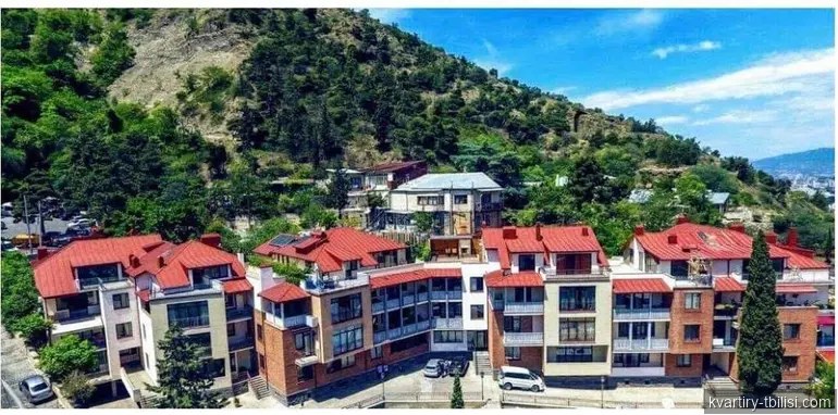 ქირავდება 4 ოთახიანი ბინა მთაწმინდაზე, 120 მ², 1/3 სართული — 1 500 USD/თვეში | Tbilisi Homes