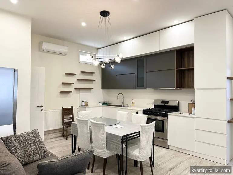 7-комнатная квартира на Мтацминде — 1 500 USD/мес | Tbilisi Homes