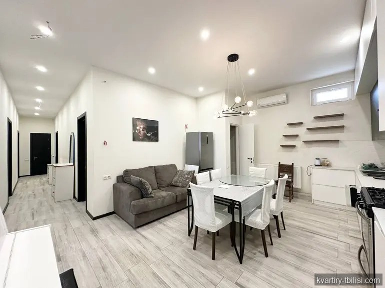 7-комнатная квартира на Мтацминде — 1 500 USD/мес | Tbilisi Homes