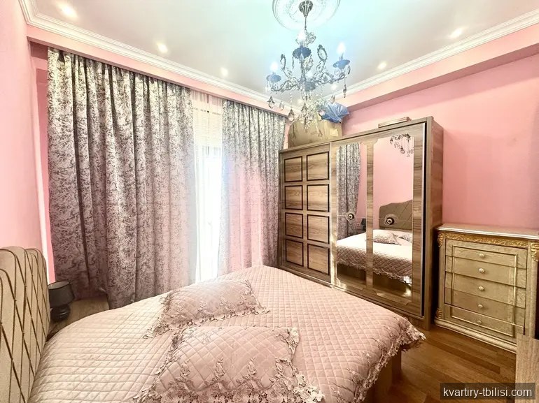 Четырёхкомнатная квартира в Ортачале — 750 USD/мес | Tbilisi Homes