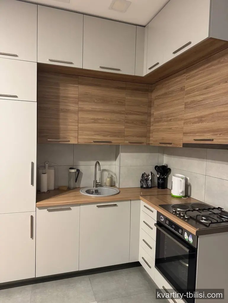 ქირავდება 3 ოთახიანი ბინა საბურთალოზე, 90 მ², 21/26 სართული — 1 300 USD/თვეში | Tbilisi Homes