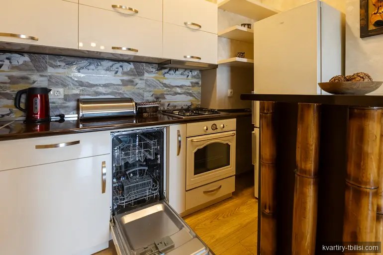 Трёхкомнатная квартира на Сабуртало — 900 USD/мес | Tbilisi Homes