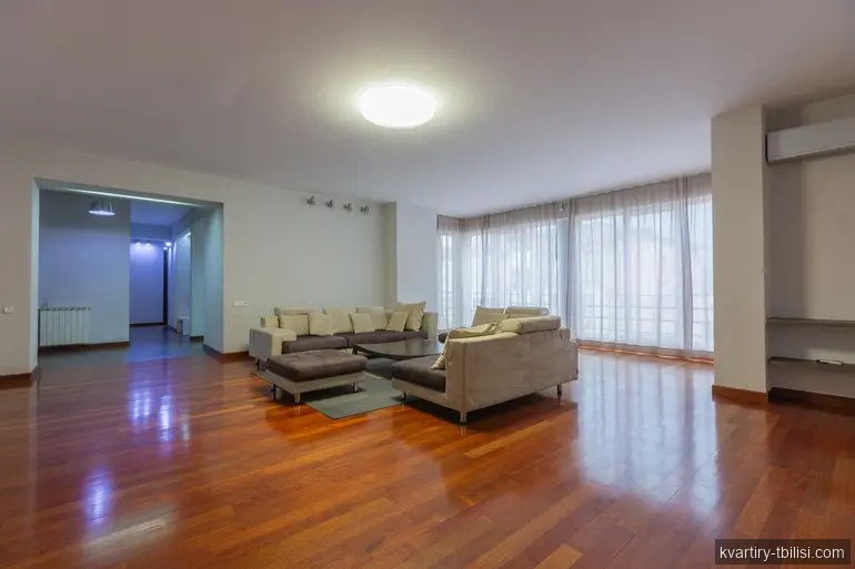 Четырёхкомнатная квартира на Сабуртало — 1 700 USD/мес | Tbilisi Homes