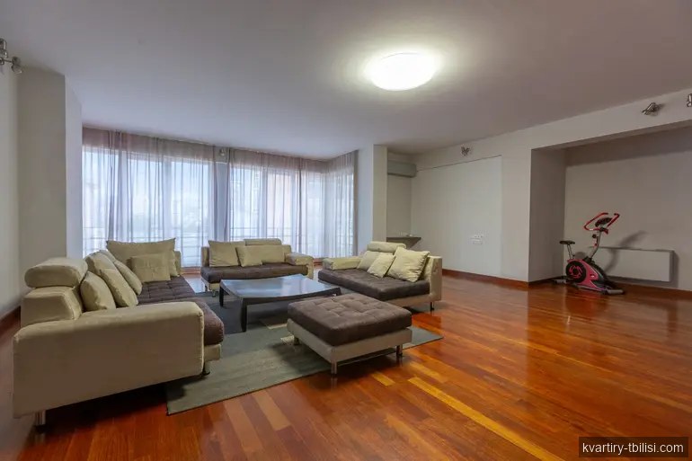 Четырёхкомнатная квартира на Сабуртало — 1 700 USD/мес | Tbilisi Homes