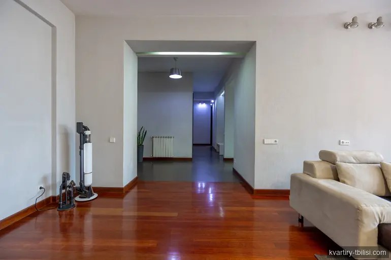 Четырёхкомнатная квартира на Сабуртало — 1 700 USD/мес | Tbilisi Homes