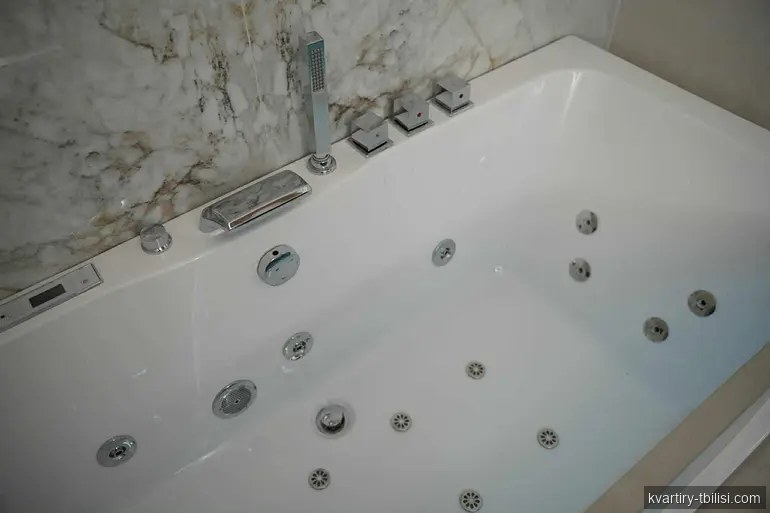 Четырёхкомнатная квартира на Сабуртало — 2 100 USD/мес | Tbilisi Homes