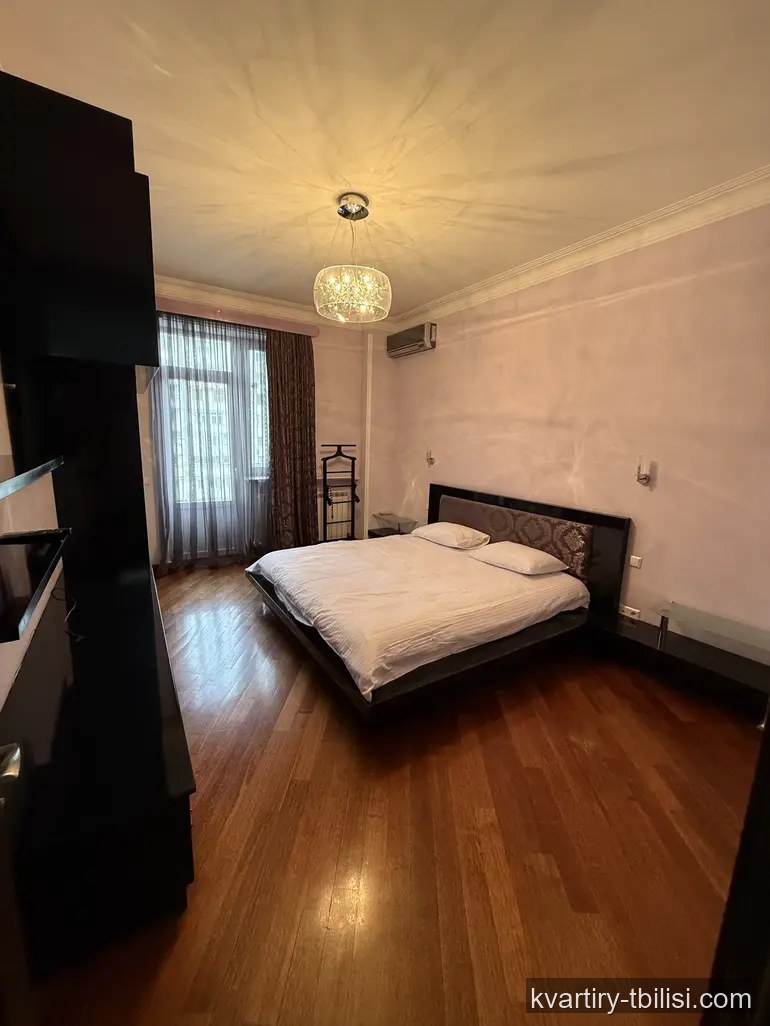 5-bedroom Apartment for rent in Saburtalo, Tbilisi, 200 sqm, floor 8/16 — 1 500 USD/month | Tbilisi Homes
