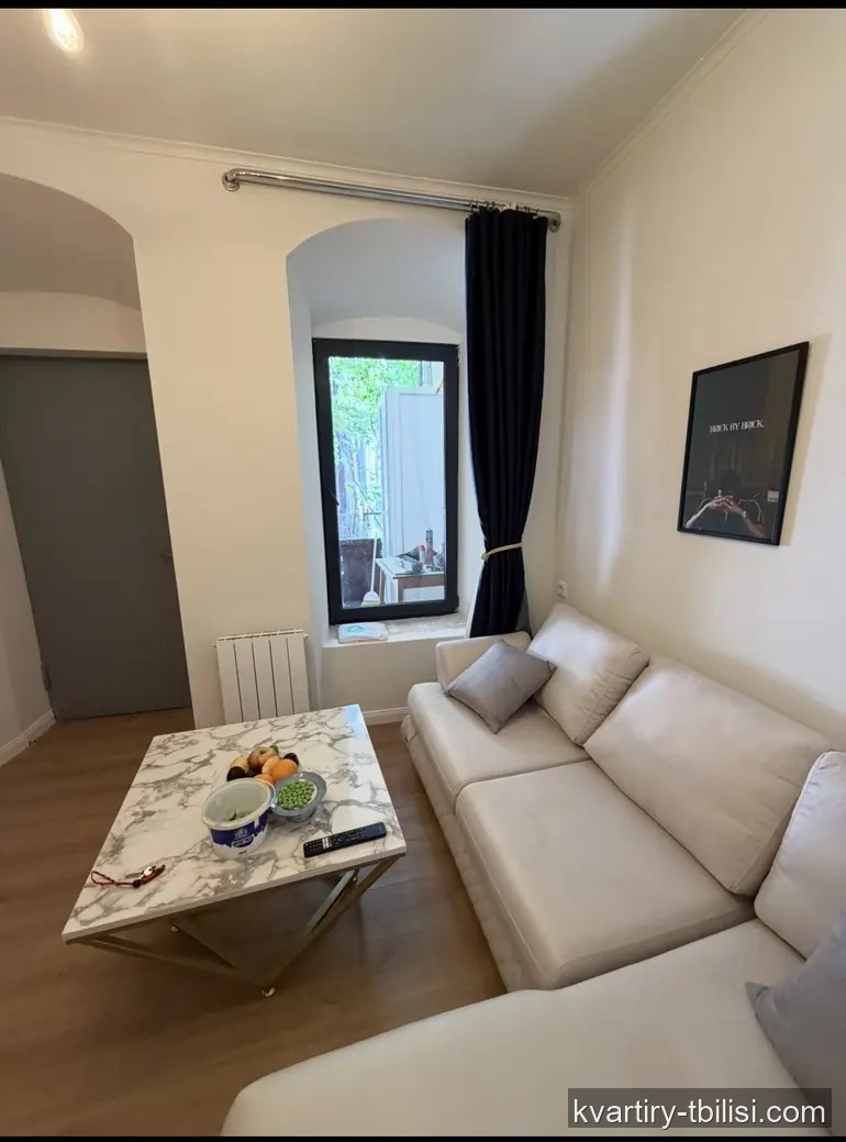 1-bedroom Apartment for rent in Sololaki, Tbilisi, 55 sqm, floor 1/2 — 890 USD/month | Tbilisi Homes