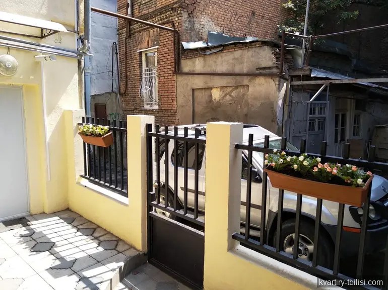 Однокомнатная квартира в Сололаки — 400 USD/мес | Tbilisi Homes
