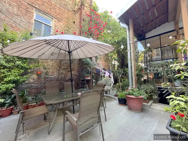 2-bedroom Apartment for rent in Sololaki, Tbilisi, 90 sqm, floor 1/1 — 950 USD/month | Tbilisi Homes