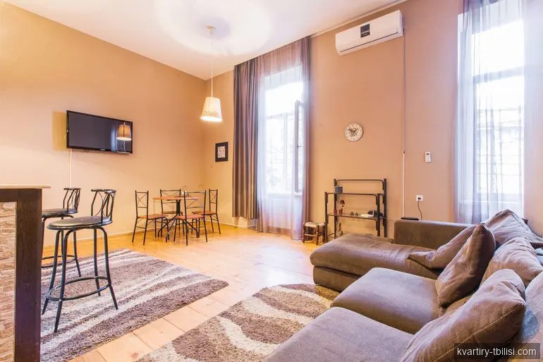 2-bedroom Apartment for rent in Sololaki, Tbilisi, 60 sqm, floor 2/3 — 750 USD/month | Tbilisi Homes