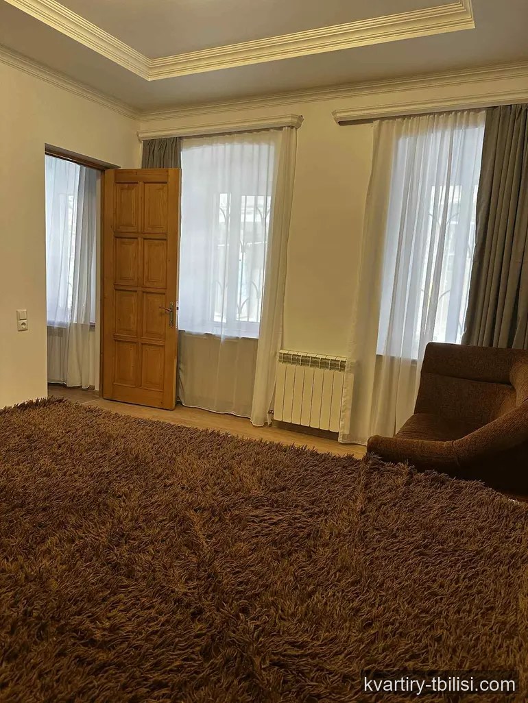 2-bedroom Apartment for rent in Sololaki, Tbilisi, 35 sqm, floor 1/3 — 550 USD/month | Tbilisi Homes