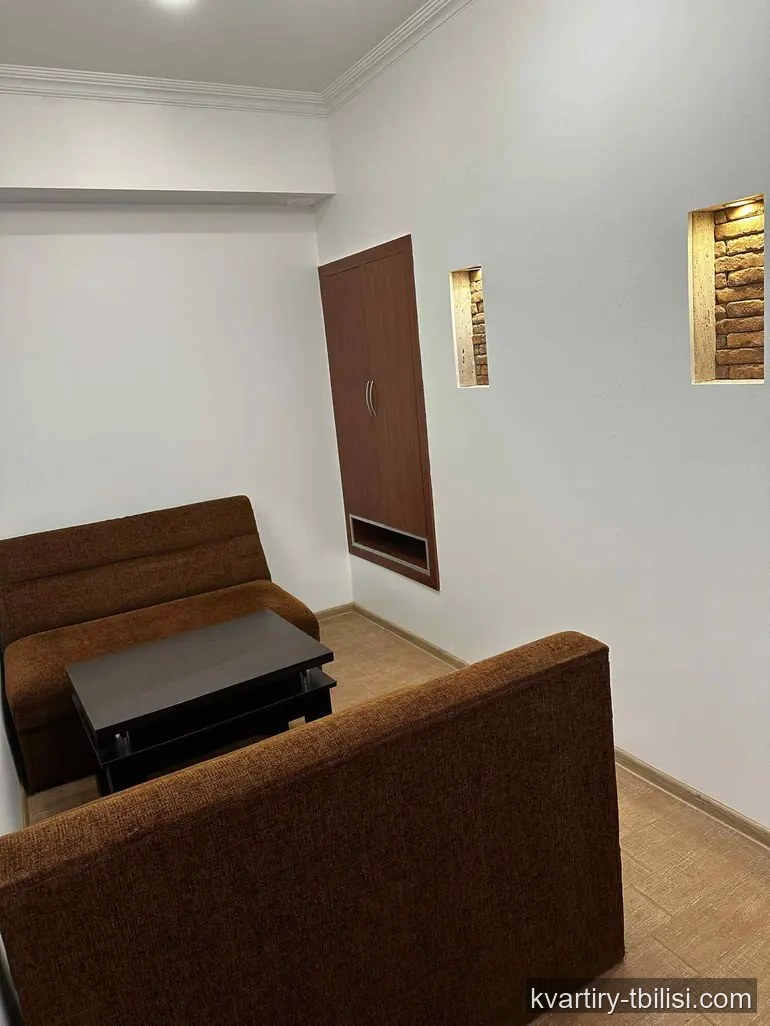 2-bedroom Apartment for rent in Sololaki, Tbilisi, 35 sqm, floor 1/3 — 550 USD/month | Tbilisi Homes