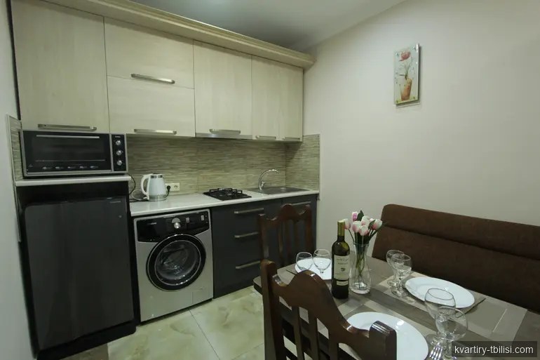 2-bedroom Apartment for rent in Sololaki, Tbilisi, 35 sqm, floor 1/3 — 550 USD/month | Tbilisi Homes