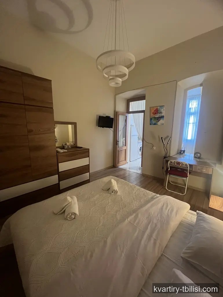 2-bedroom Apartment for rent in Sololaki, Tbilisi, 32 sqm, floor 1/3 — 596 USD/month | Tbilisi Homes