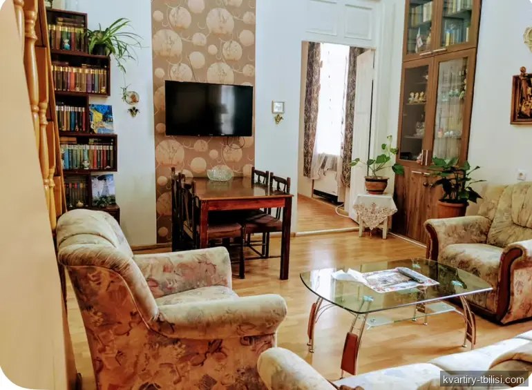 3-bedroom Apartment for rent in Sololaki, Tbilisi, 68 sqm, floor 2/3 — 700 USD/month | Tbilisi Homes