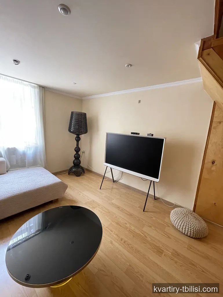 3-bedroom Apartment for rent in Sololaki, Tbilisi, 75 sqm, floor 1/3 — 800 USD/month | Tbilisi Homes