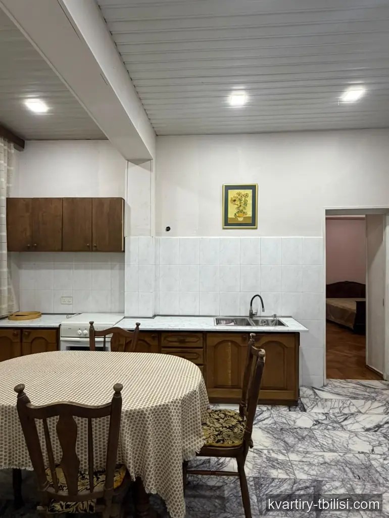 3-bedroom Apartment for rent in Sololaki, Tbilisi, 120 sqm, floor 2/4 — 1 200 USD/month | Tbilisi Homes
