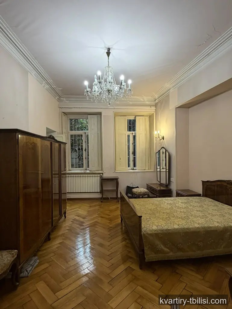 3-bedroom Apartment for rent in Sololaki, Tbilisi, 120 sqm, floor 2/4 — 1 200 USD/month | Tbilisi Homes