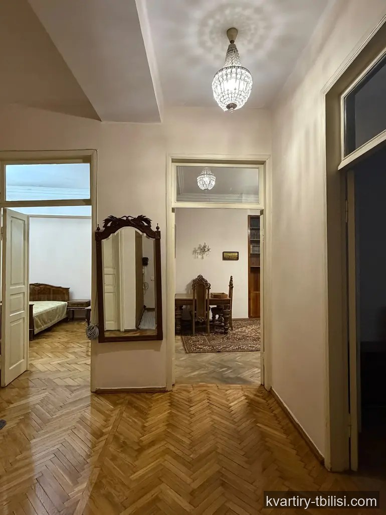 3-bedroom Apartment for rent in Sololaki, Tbilisi, 120 sqm, floor 2/4 — 1 200 USD/month | Tbilisi Homes