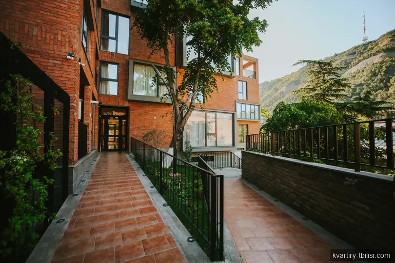 Четырёхкомнатная квартира в Сололаки — 3 000 USD/мес | Tbilisi Homes